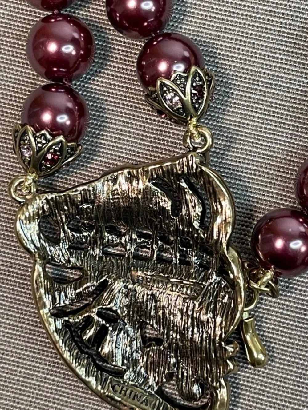 ✨ AUTHENTIC HEIDI DAUS DEEP PLUM PEARL SCROLLED SHIELD PENDANT NECKLACE ✨